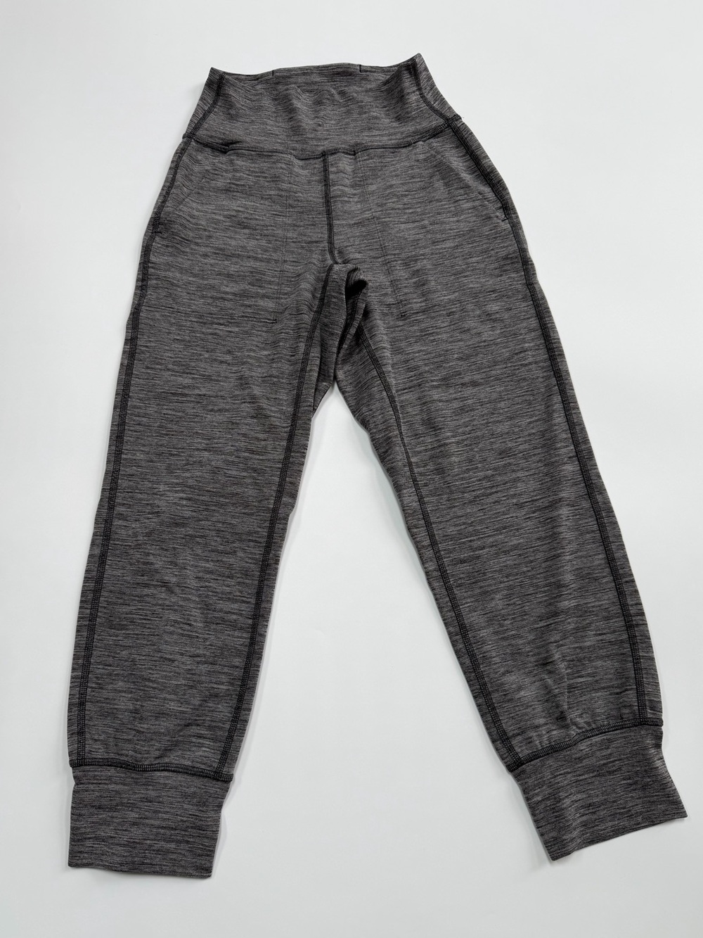 Lululemon Womens Align High Rise Jogger Crop size 0 in Heathered Black